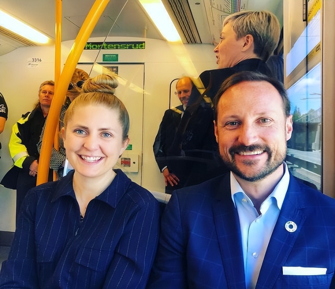 挪威公主：被称“全球最美”公主，17岁开战机跳高楼，未来是女王