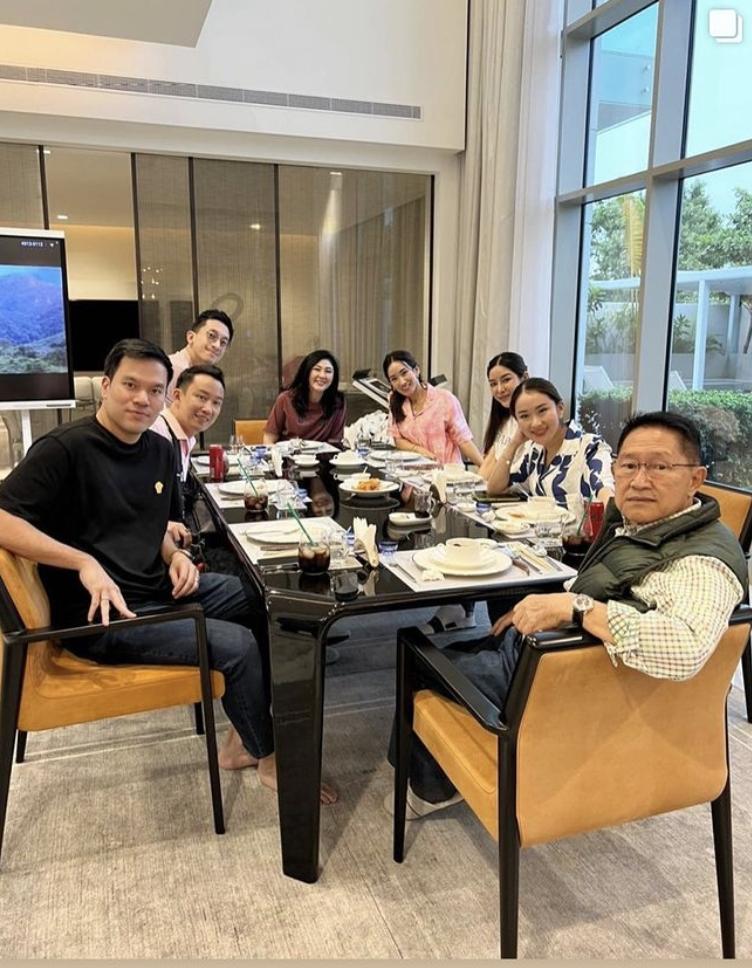 泰国50岁英拉,50岁的英拉近照高贵典雅气质依旧