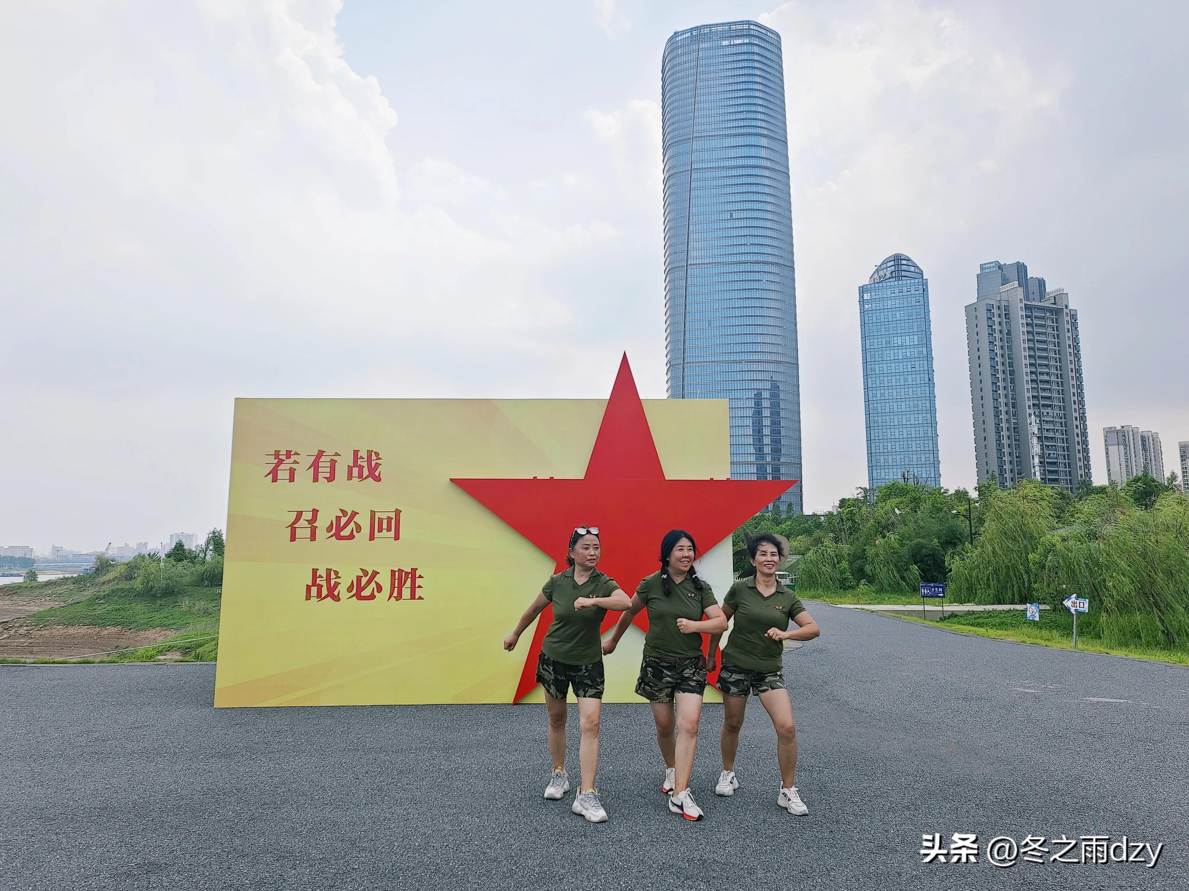 南昌舰主题园凤凰洲湿地公园,凤凰洲建军广场