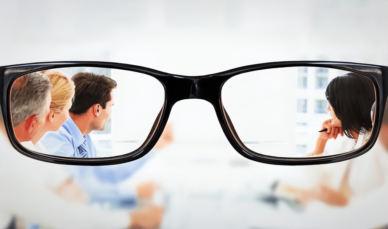 近视眼手术副作用,近视眼手术交联有副作用吗