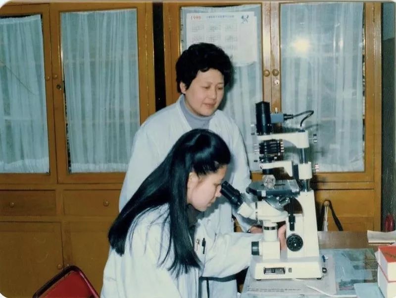 56年上海传染病院来一老农，浑身滚烫口鼻冒血，医生检查表情诡异