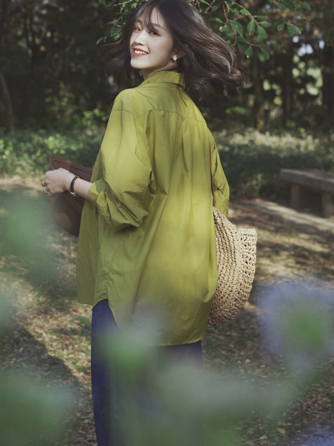 宽松衬衫搭配阔腿长裤,衬衣裙与白裤子最新穿搭