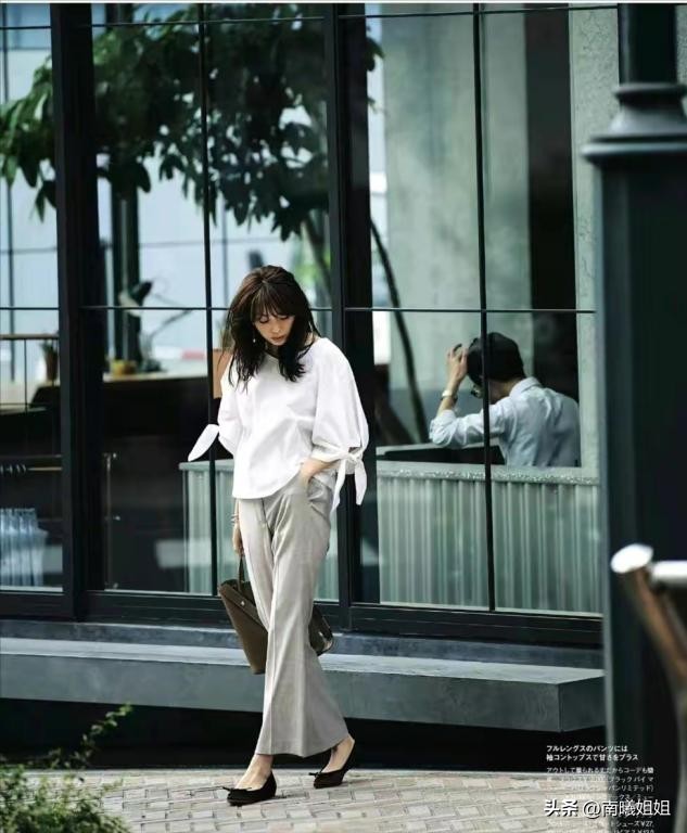 50岁优雅女人适合穿的颜色,五十岁的女人这样穿才好看