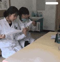 情侣间秀恩爱坐姿,秀恩爱的高难度姿势