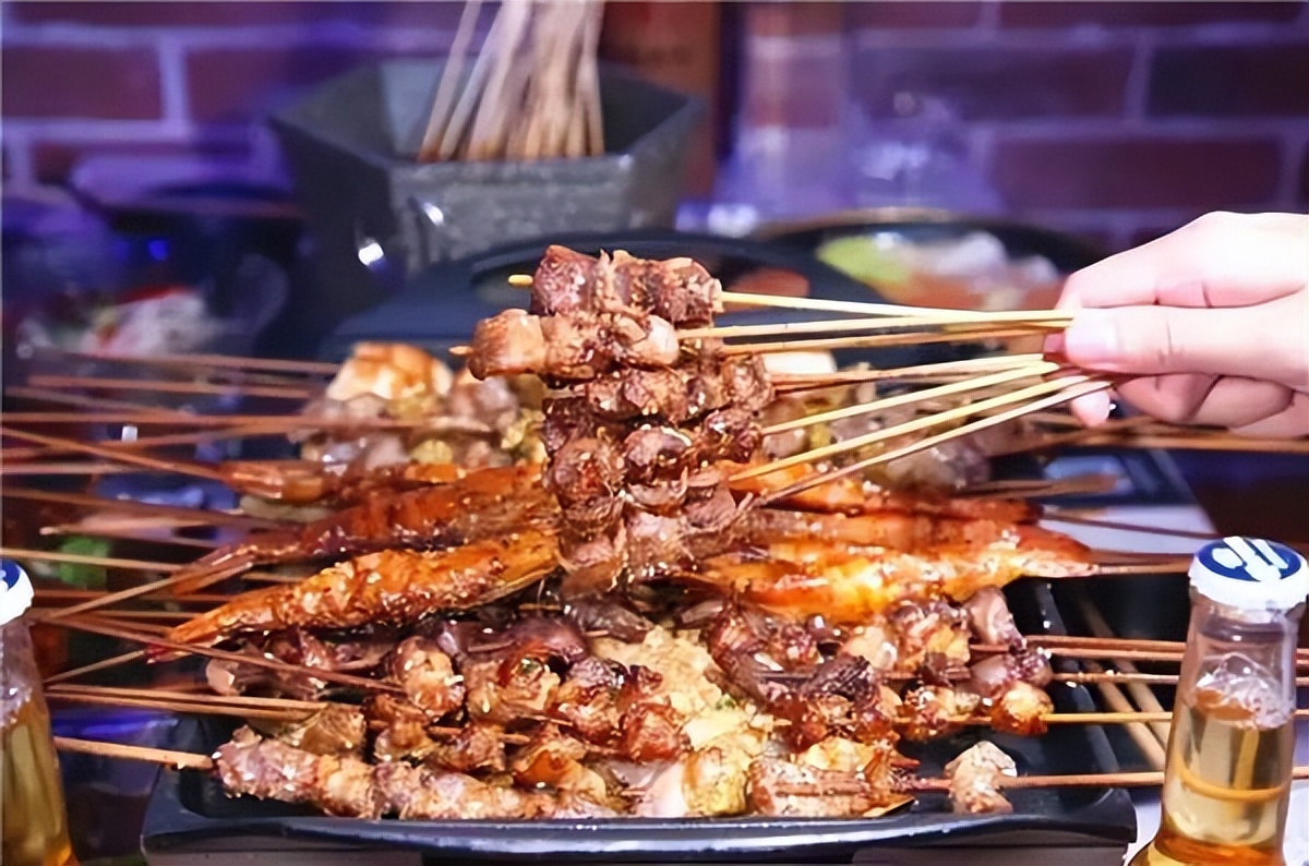 市场上的假羊肉串是用什么冒充的,老鼠冒充羊肉串