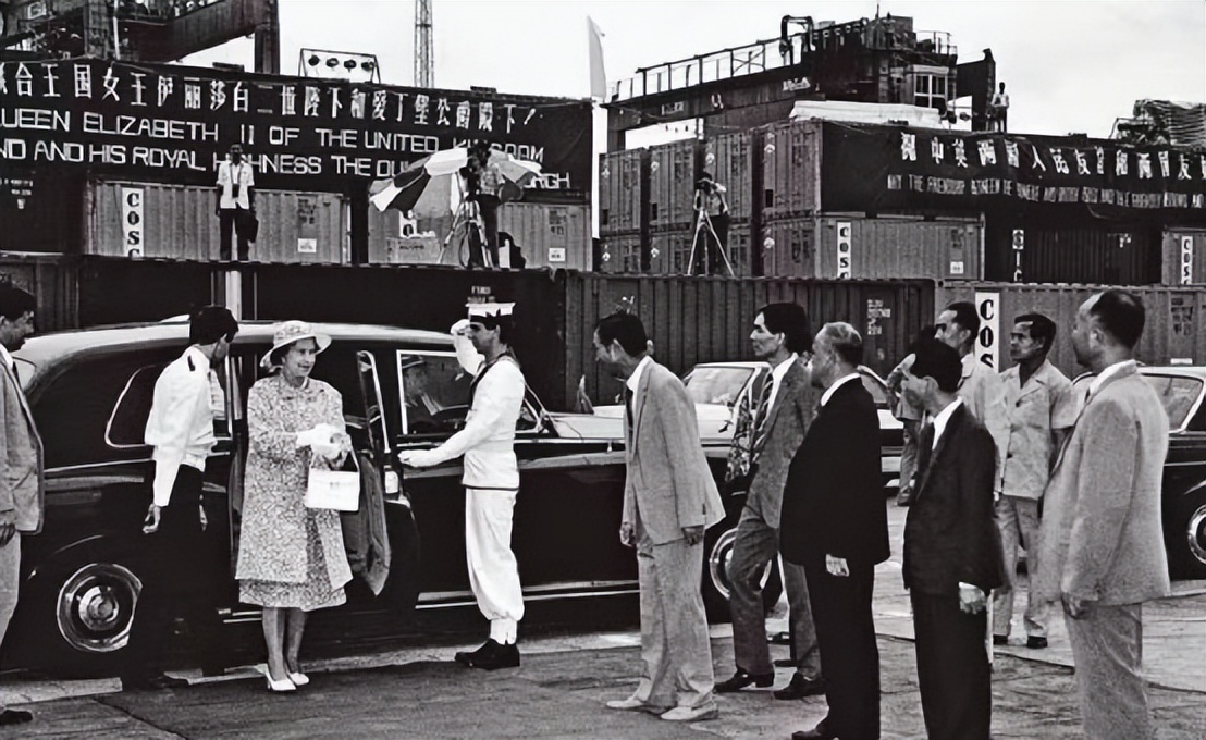 36年前英女王访华，霍英东买了一辆顶配劳斯莱斯招待，用完直接捐