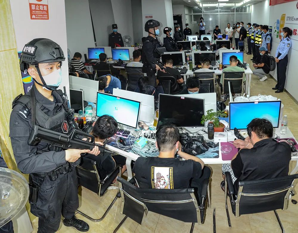 凌晨，广西警方突袭知名高档写字楼，103人被抓！含多名刚毕业的大学生……