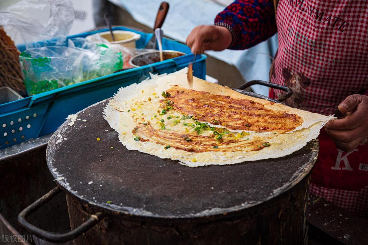 山东大妈卖煎饼果子，利用‘人性的弱点’一年盈利89万，套路很深