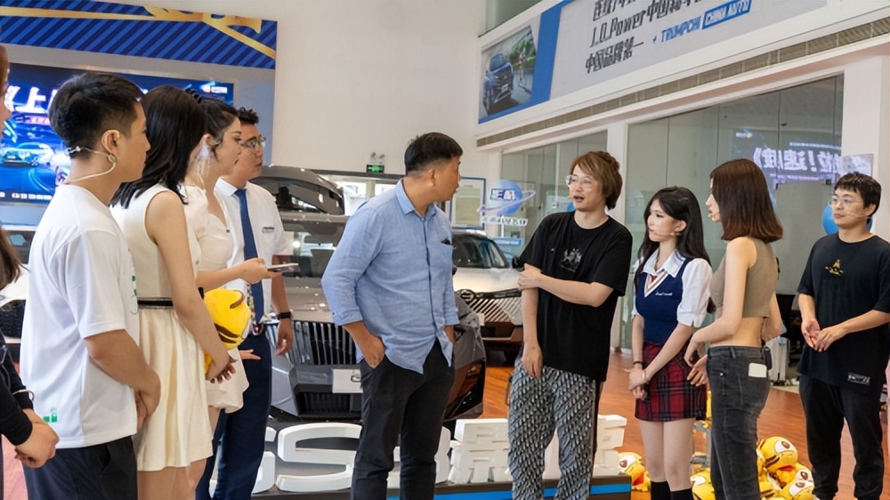 职场小白入职小短片,职场小白上班视频