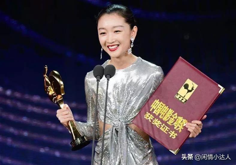 周冬雨长得不漂亮为什么这样红,周冬雨不好看又矮为何这么出名