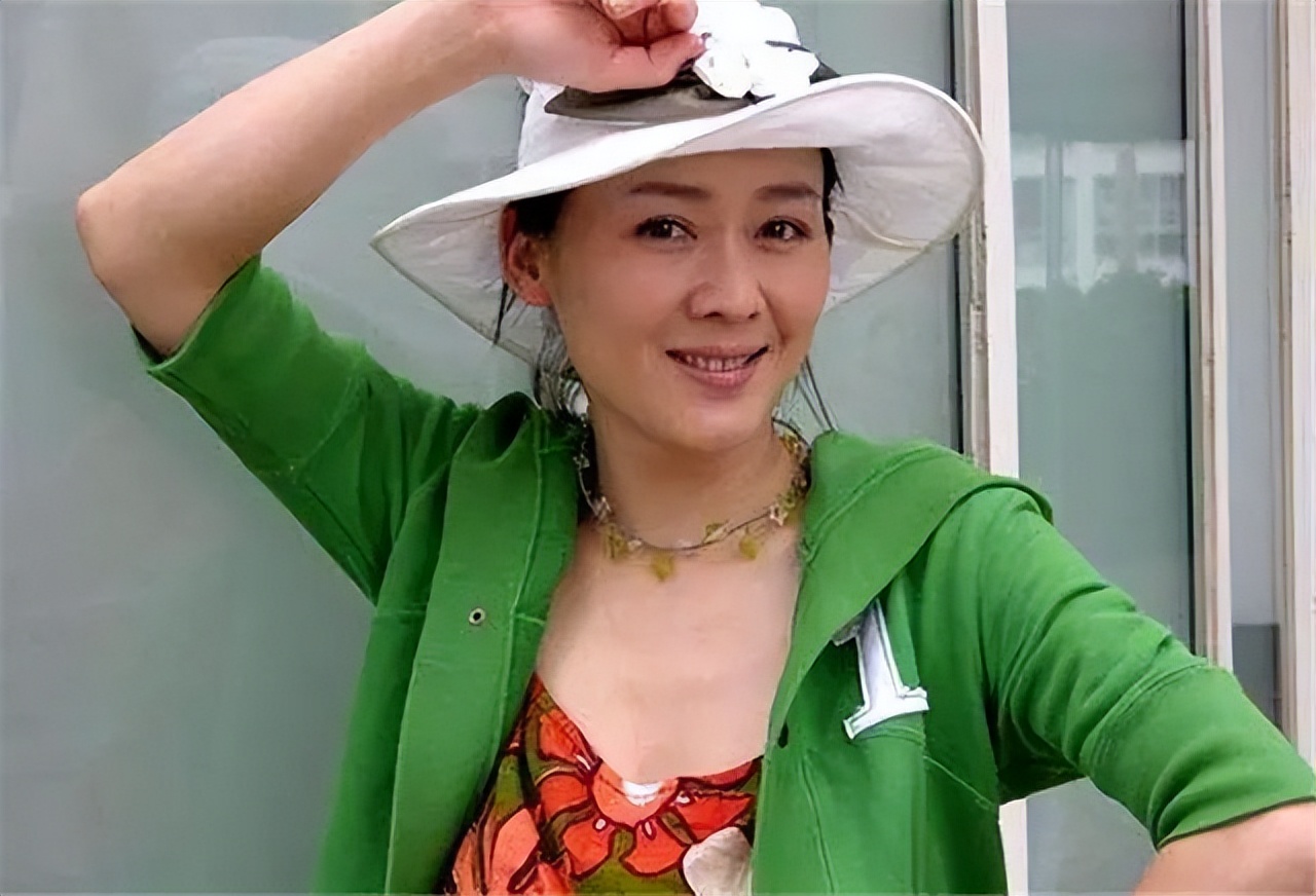 体操冠军嫁入豪门被家暴,体操冠军嫁50岁男友