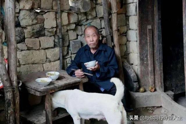 解决农村空巢老人养老问题的方法,如何解决农村空巢老人的生活问题