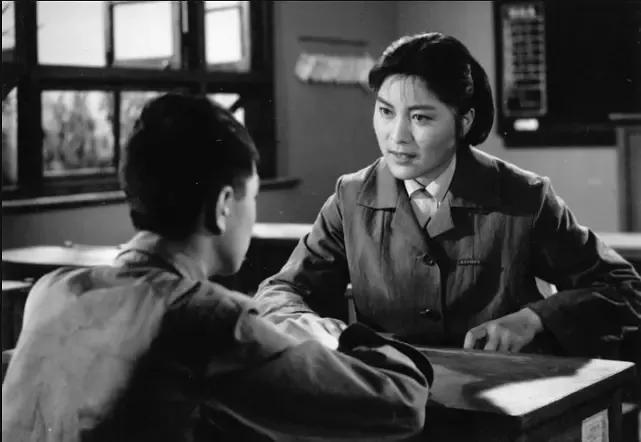 老电影海燕,老电影两个小足球队1956插曲