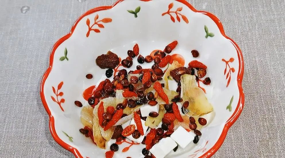 安神助眠每天几颗莲子,莲子有安神助眠的作用吗