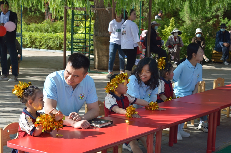 迎六一爱心助学,庆六一爱心义卖活动图文