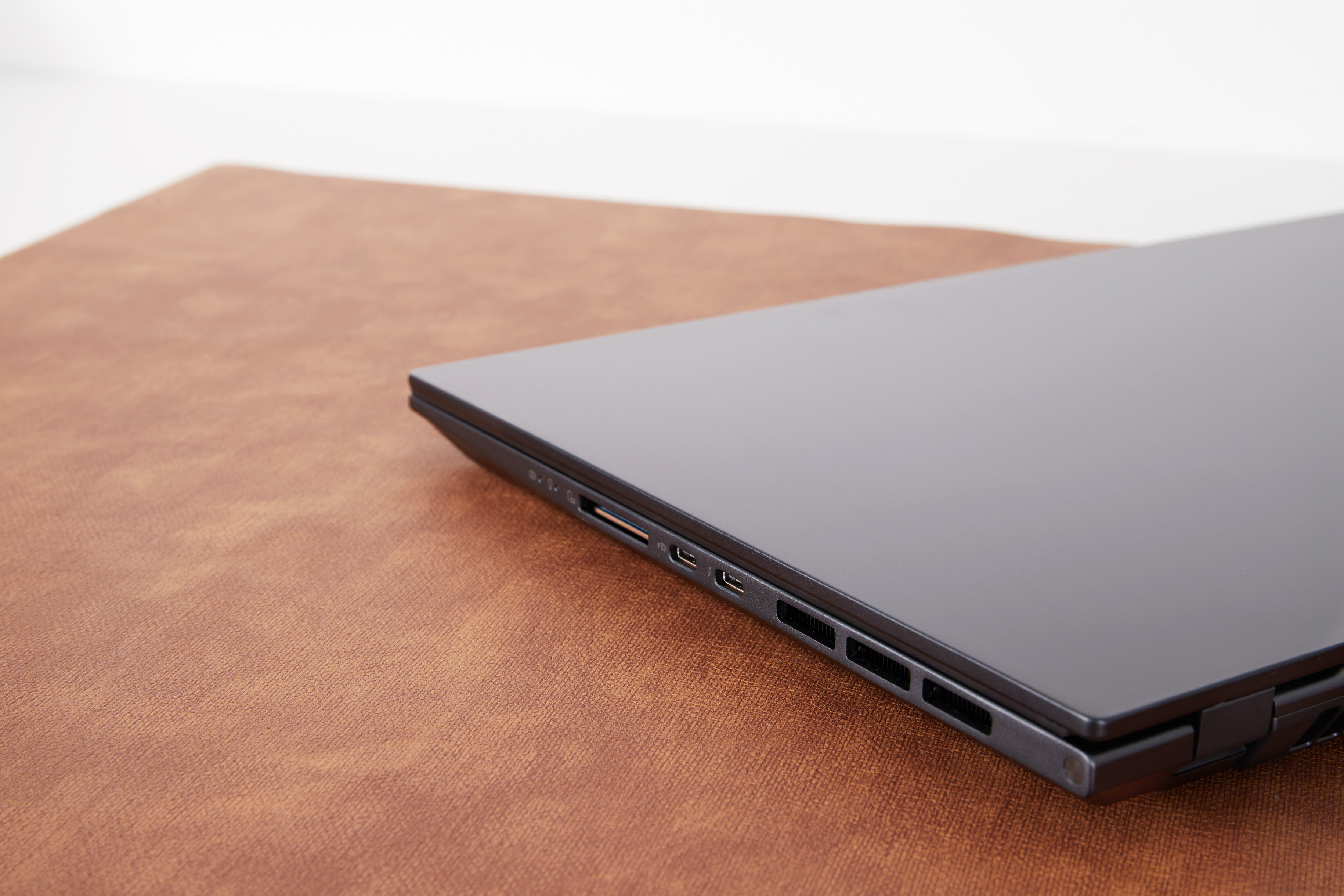 灵耀Pro14深度评测,灵耀pro14同级别笔记本推荐