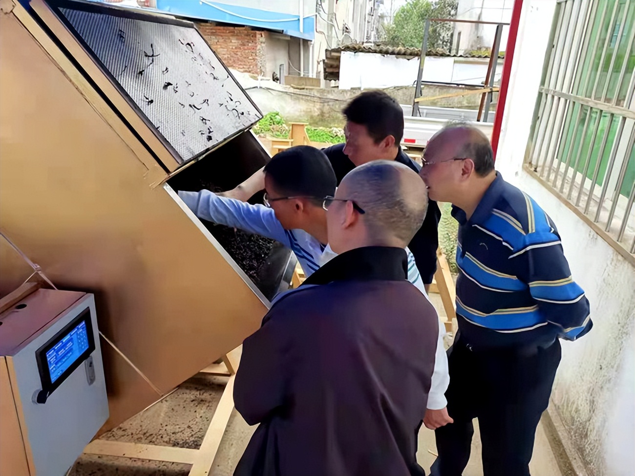 鏄ュ洖澶у湴涓囩墿澶嶈嫃绁栧浗钂歌捀鏃ヤ笂,鏄ュ洖鍏椊澶у湴涔樺娍鑰屼笂缁啓鏂扮瘒