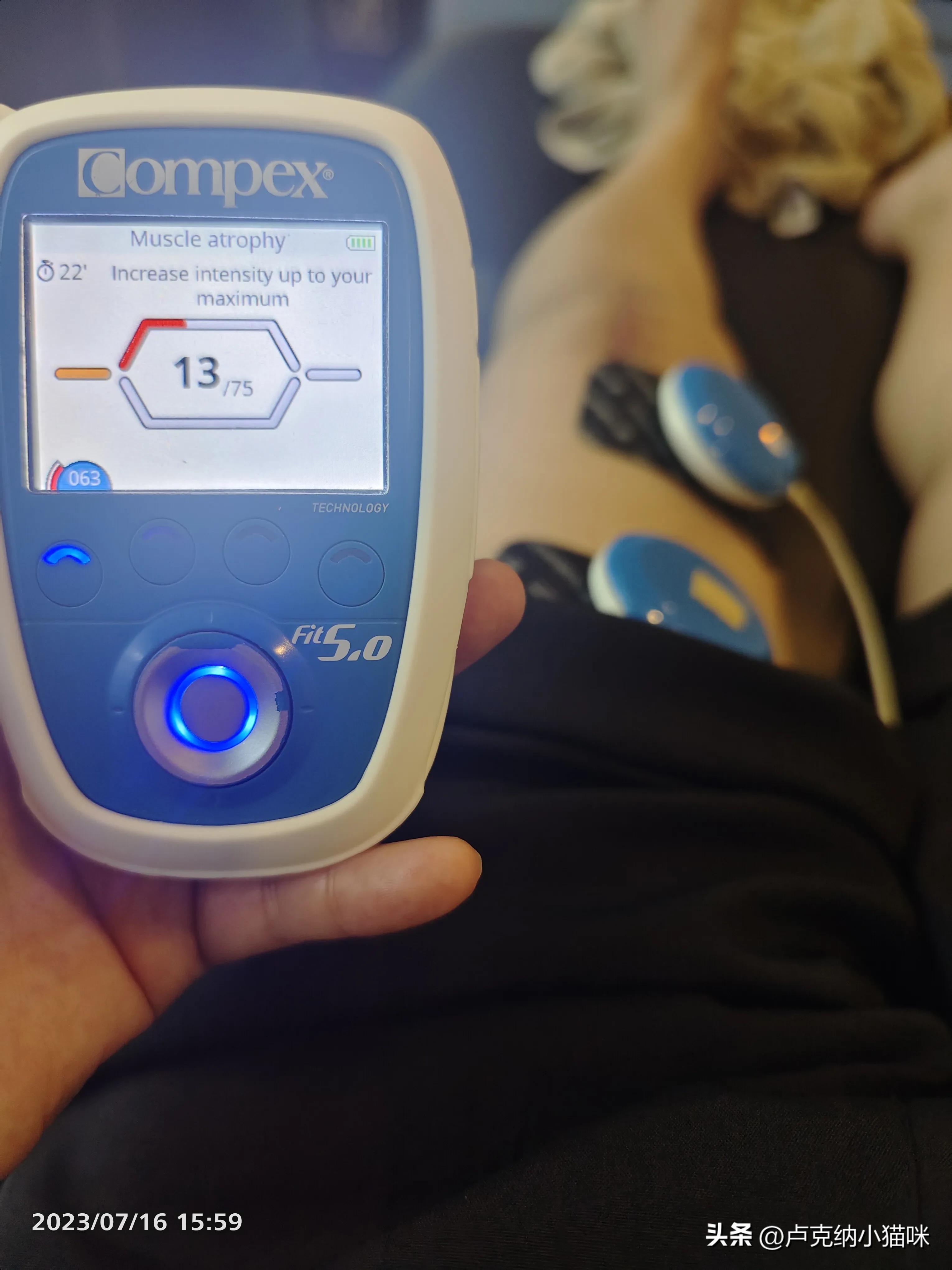 髌骨骨折保守治疗45天刚拆石膏,髌骨骨折三个月关节僵硬怎么康复