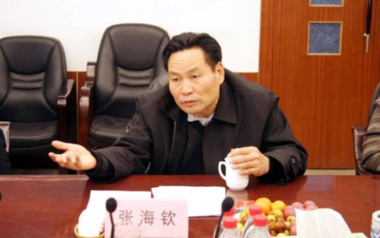 河南“贪虎”张海钦，为生儿子包3个*妇情**，其中一对姐妹