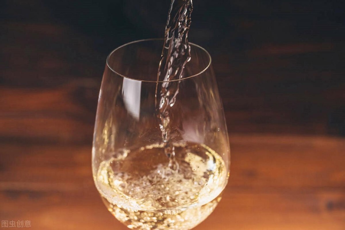 山东5旬“酒鬼”老大爷，自购设备酿酒，3天后浑身难受，咋回事