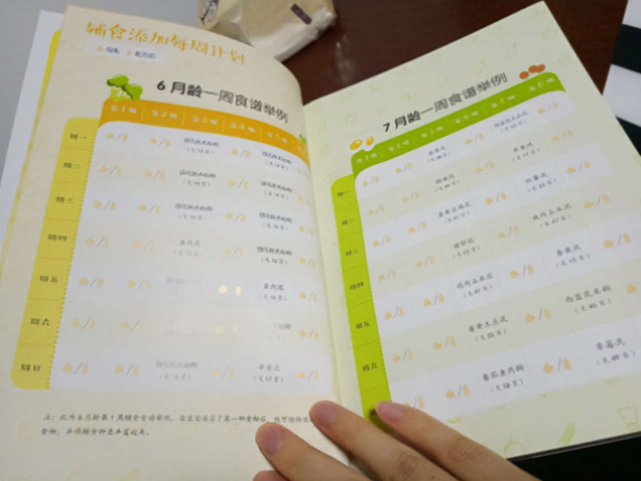 1岁宝宝只爱喝奶拒绝吃辅食，姥姥找出原因，宝妈：我太难了