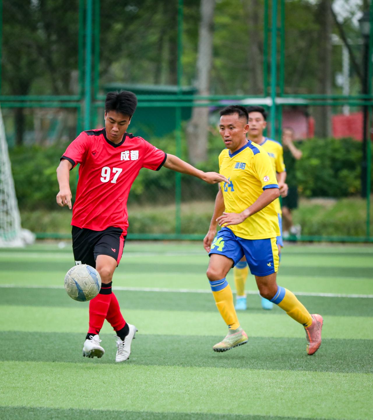 英雄谱｜马锐：37岁的德阳足球老将，依旧“电量”十足