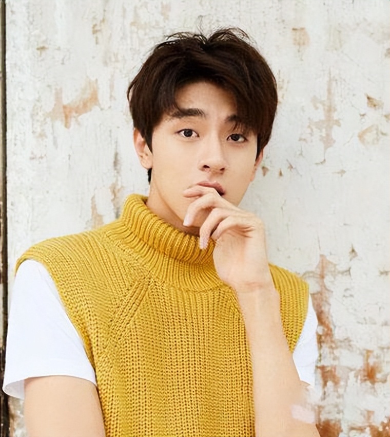 开学好看又简单的发型,男生帅气显高发型