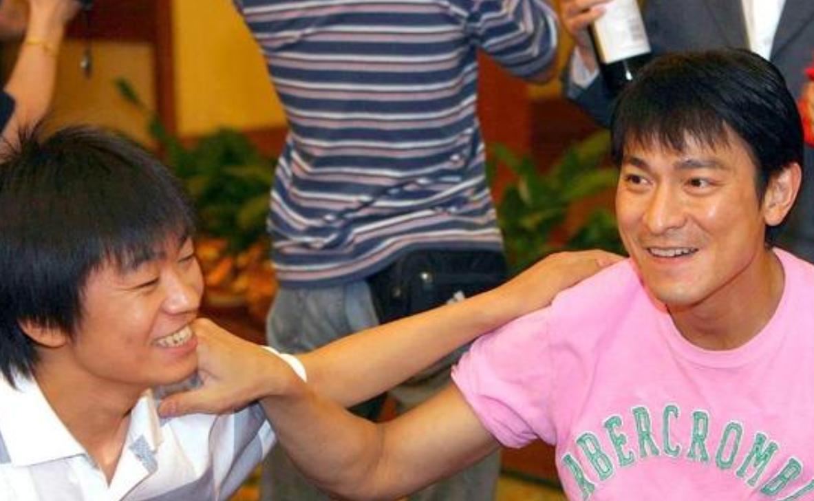 杨坤为什么在乐坛的地位高,杨坤为什么在乐坛的地位这么高