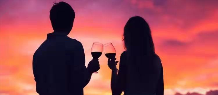 男孩骨子里自有霸气，你有钱对我无所谓，有钱没女人味的女人