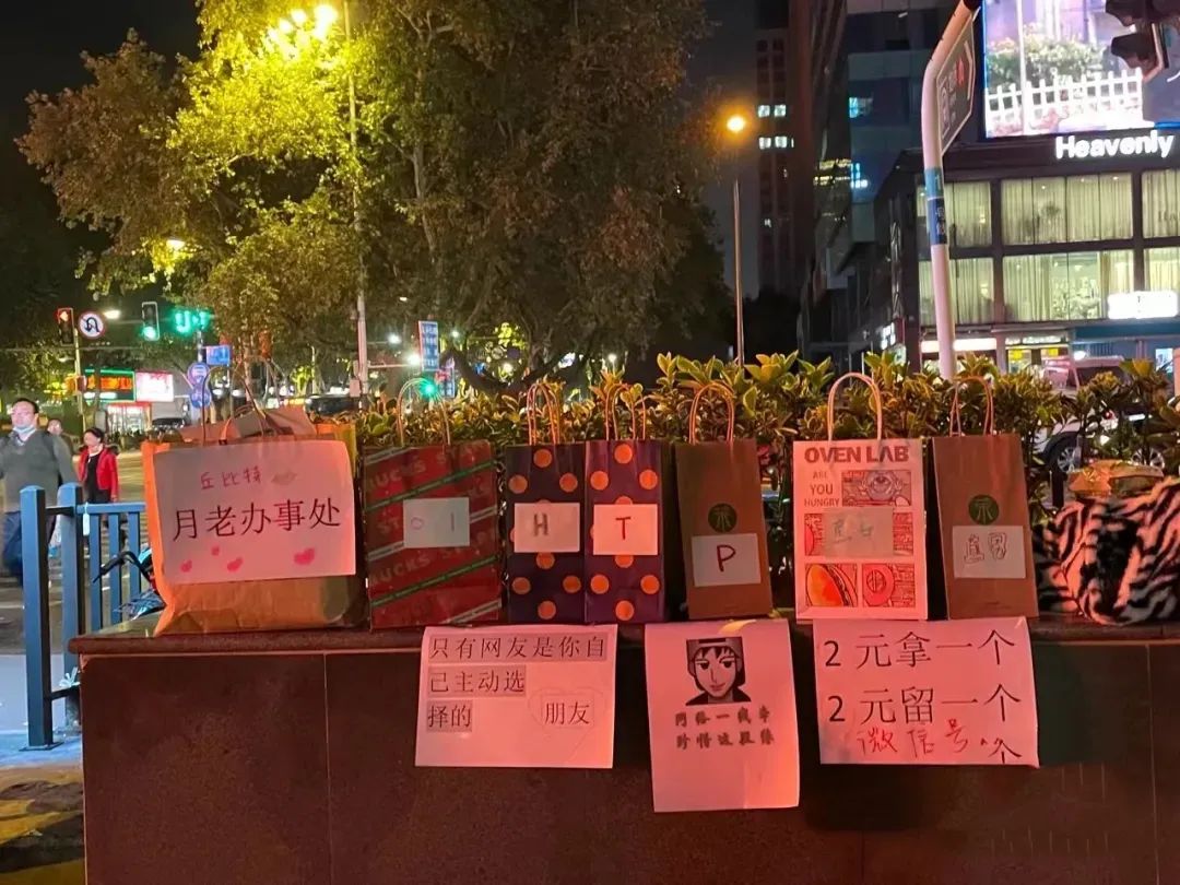 90后夫妻摆摊月入9000央视报道,95后夫妻摆摊卖土豆一日营业额9000