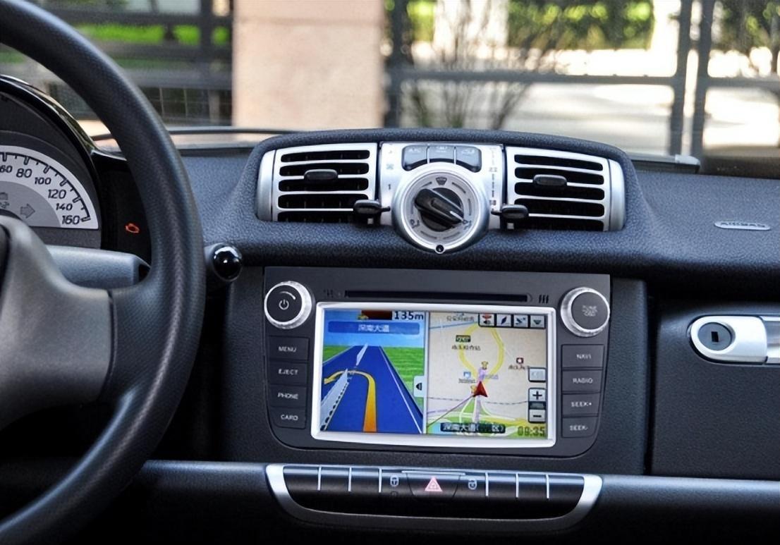 导航巨头因不免费跌落神坛,一代导航巨头倒下视频