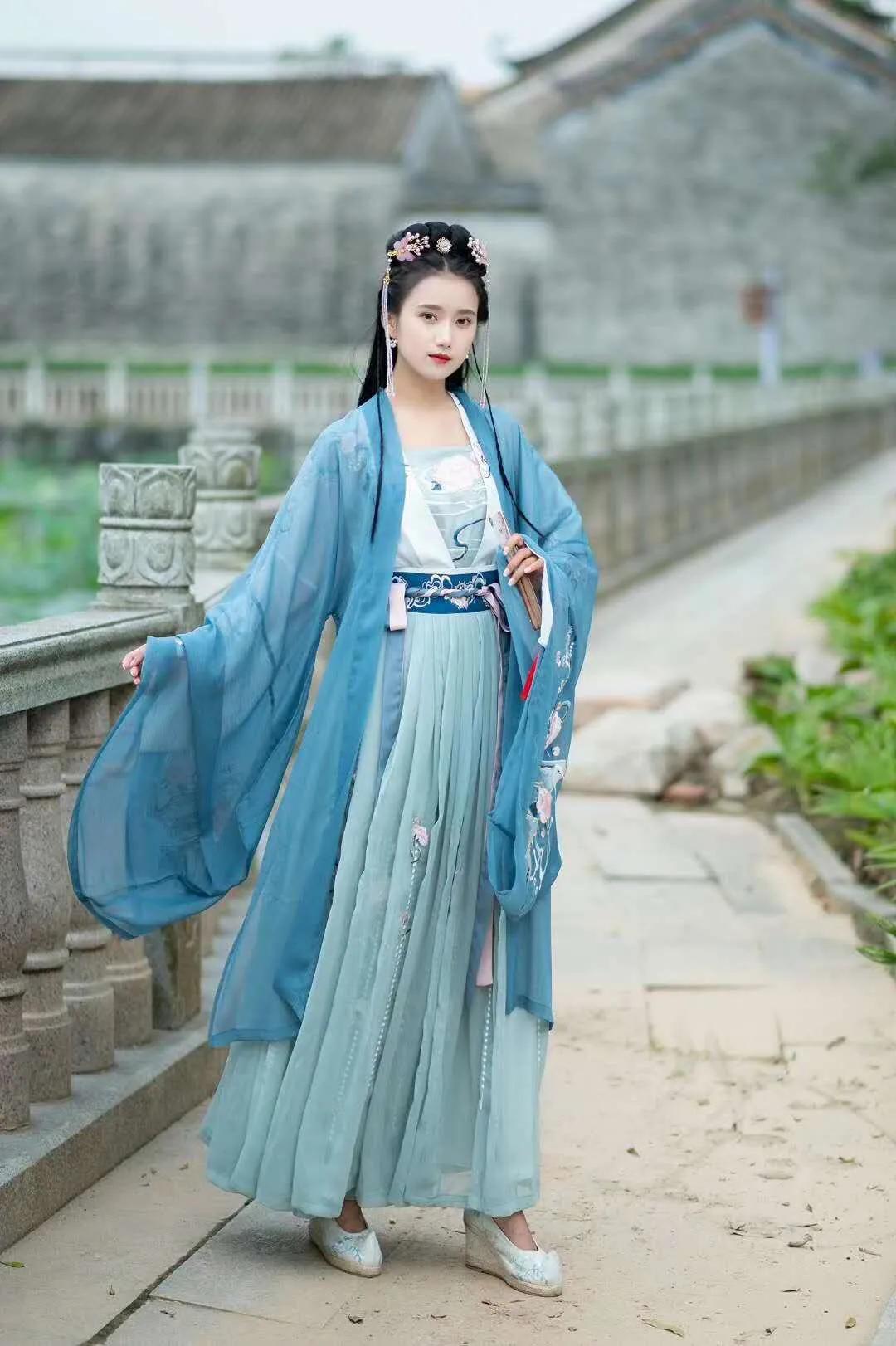 五十六个民族之柯尔克孜族服饰,五十六个民族服饰合集满族