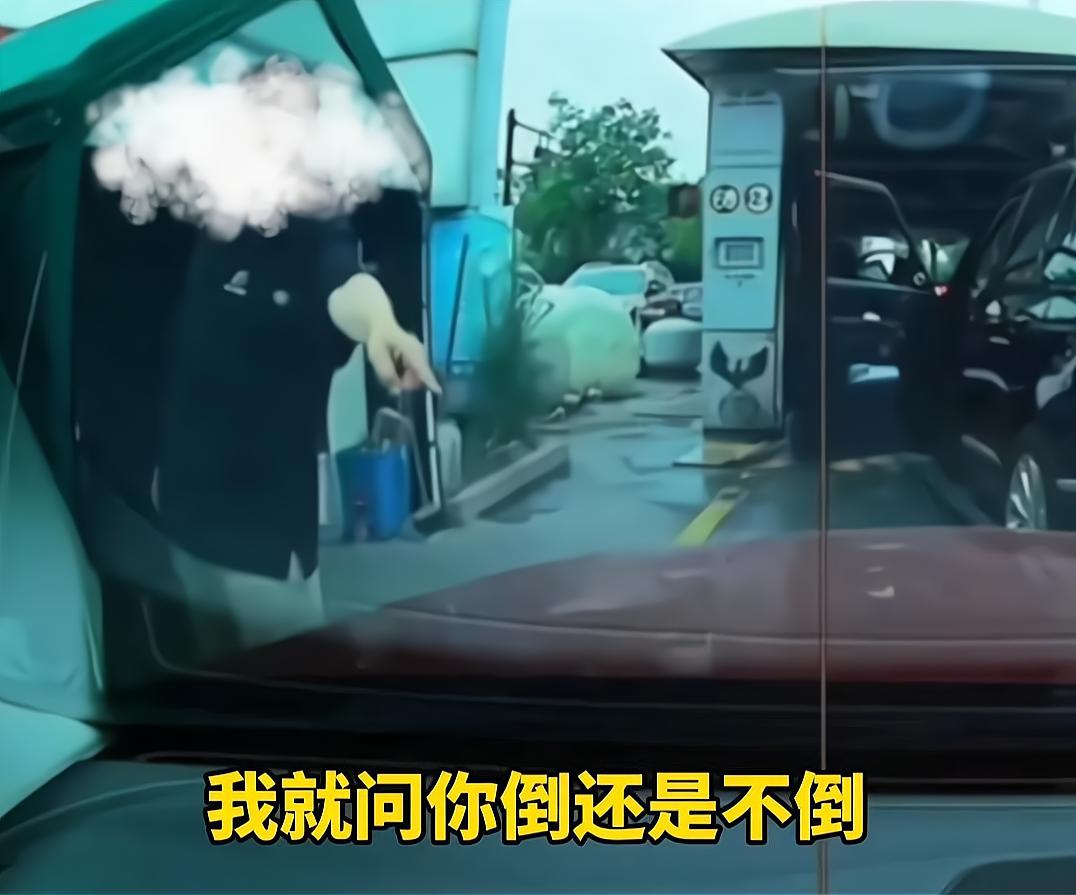 杭州开路虎强行插队洗车事件,杭州男子开路虎强行插队洗车