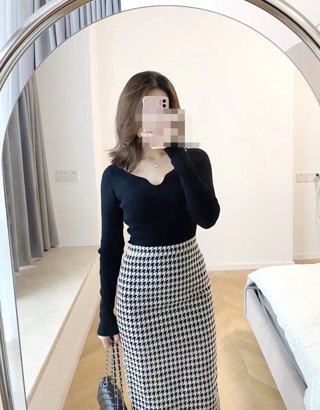 千鸟格半身裙秋冬款a字版30岁,黑白千鸟格半身裙配原绒色毛衫