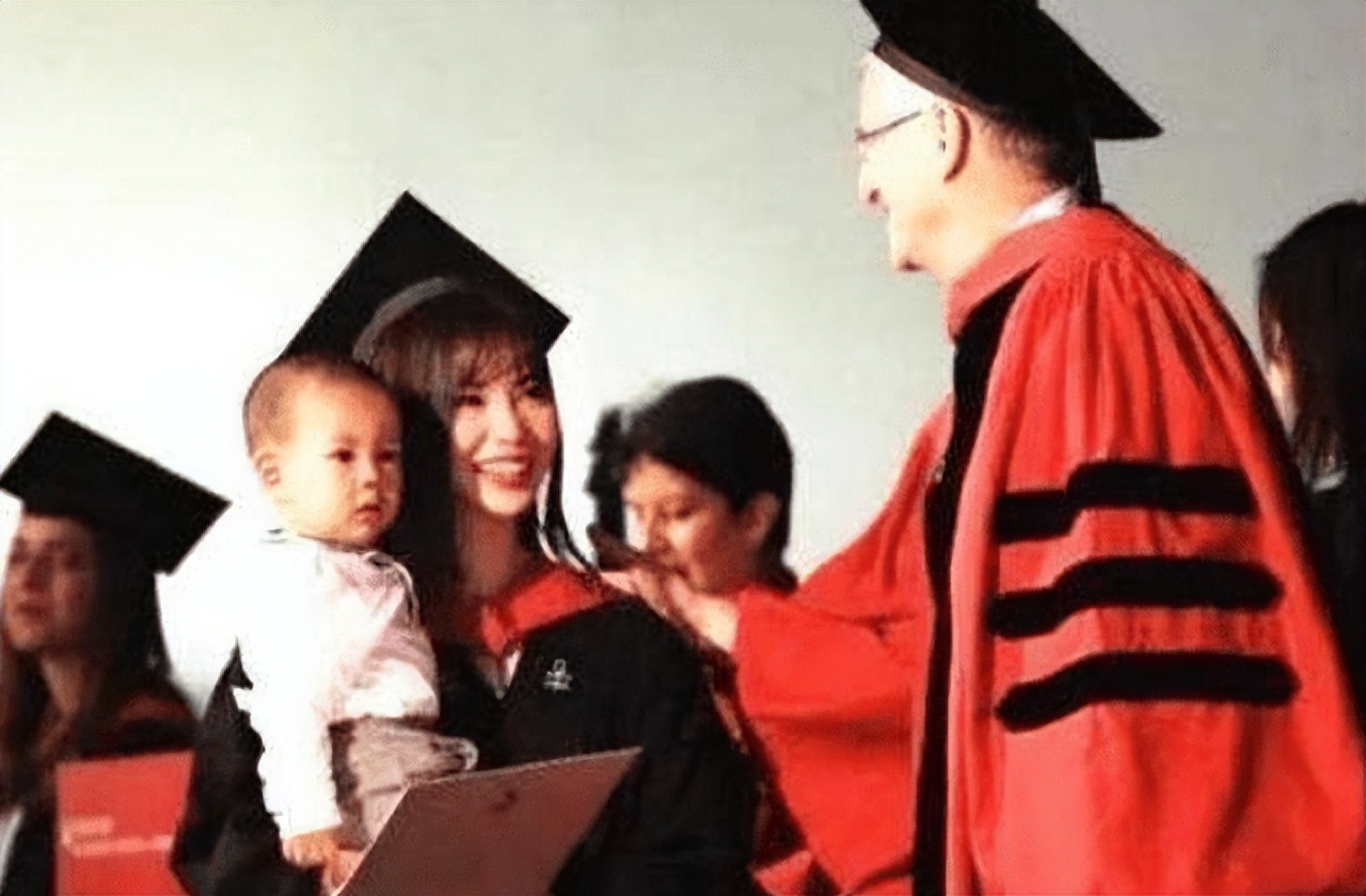 17岁女孩拒绝保送清华北大,浙江女孩考取哈佛