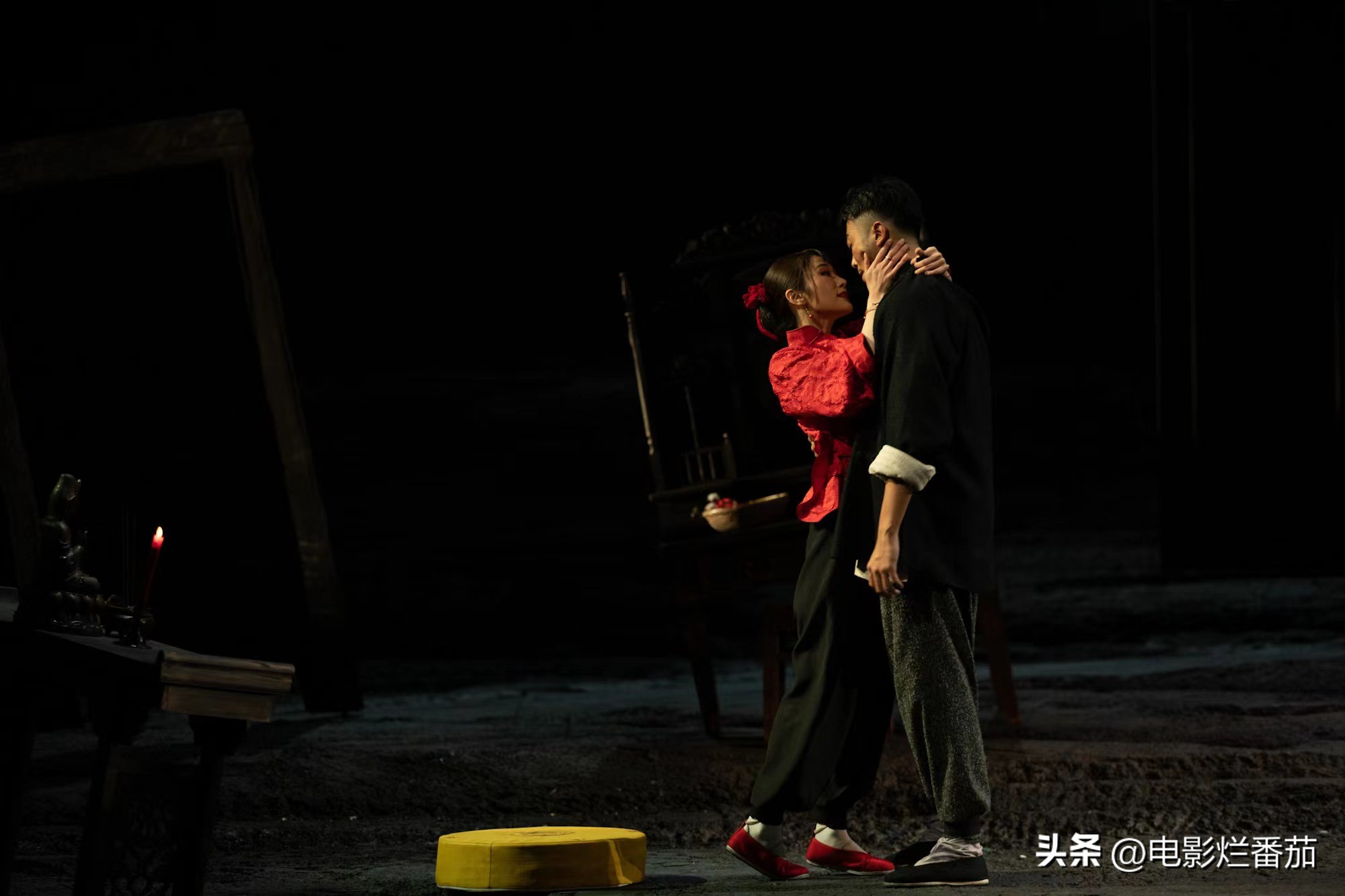 大地是沉郁的，生命藏在里面——人艺新版《原野》的两个亮点