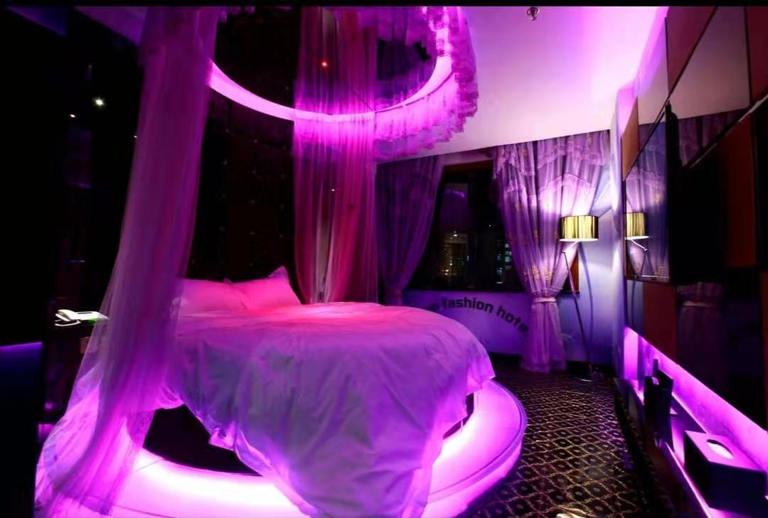 情侣酒店必须做的几件事,情侣酒店简单拍照姿势