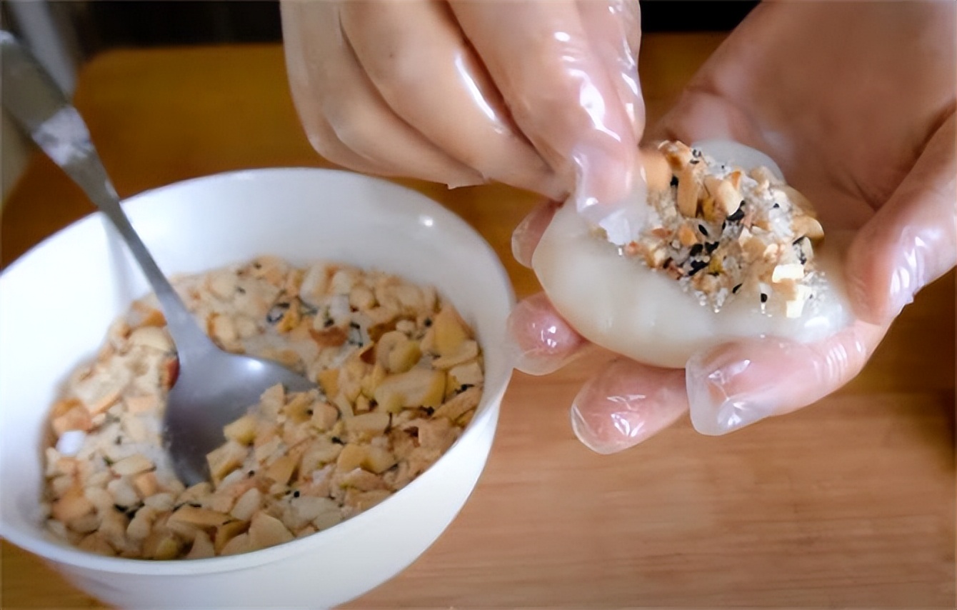 糯米糍怎么做才软软糯糯,改良版糯米糍搭配自制馅料