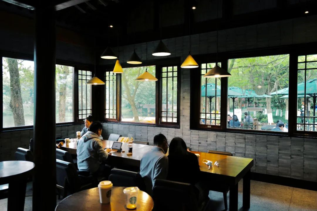 春天的潺潺溪水,春天的顶流