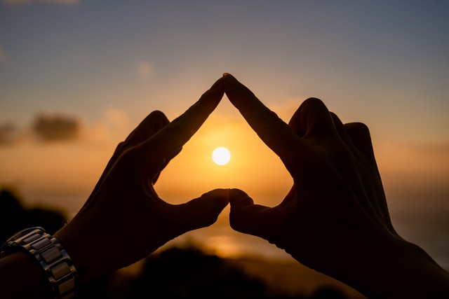 婚姻不是爱情的坟墓怎么经营,婚姻是爱情的坟墓还是避风港