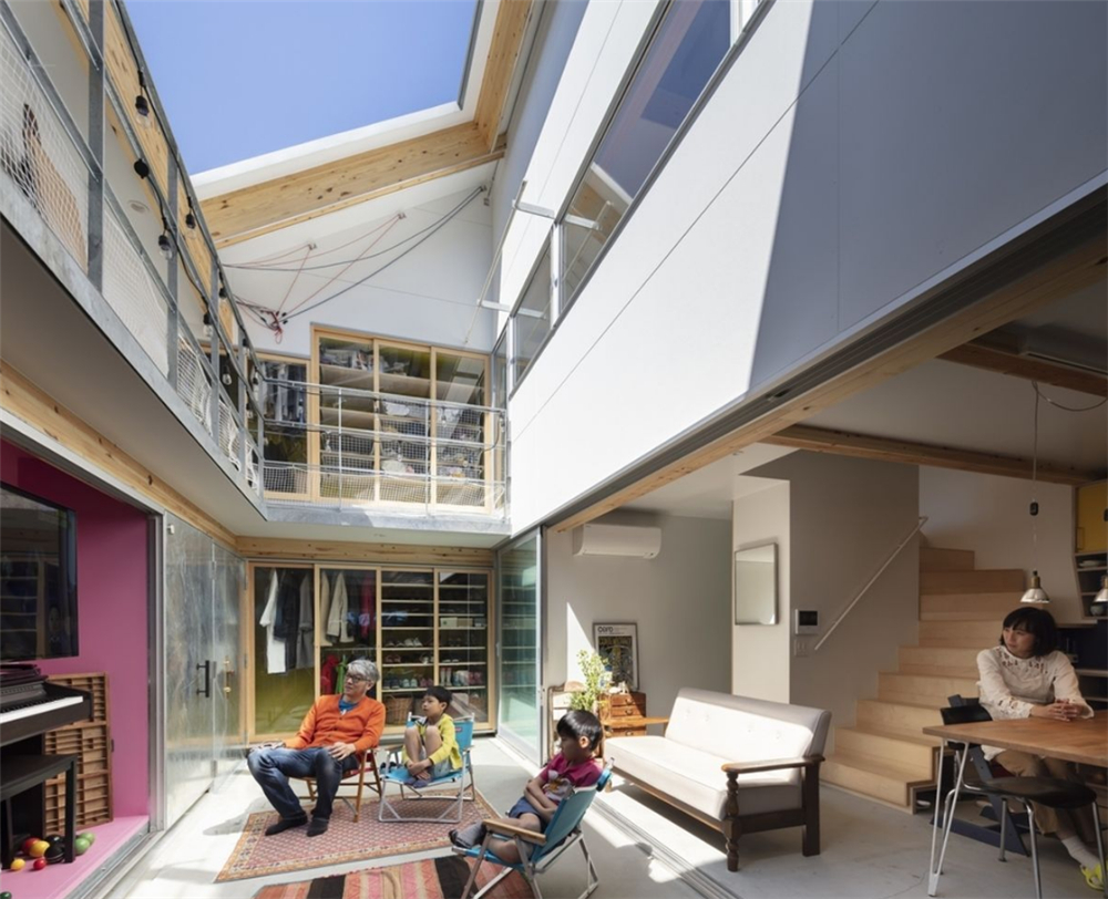 一家五口买下59㎡小家，屋顶掀一半做露天客厅，风吹日晒皆是生活