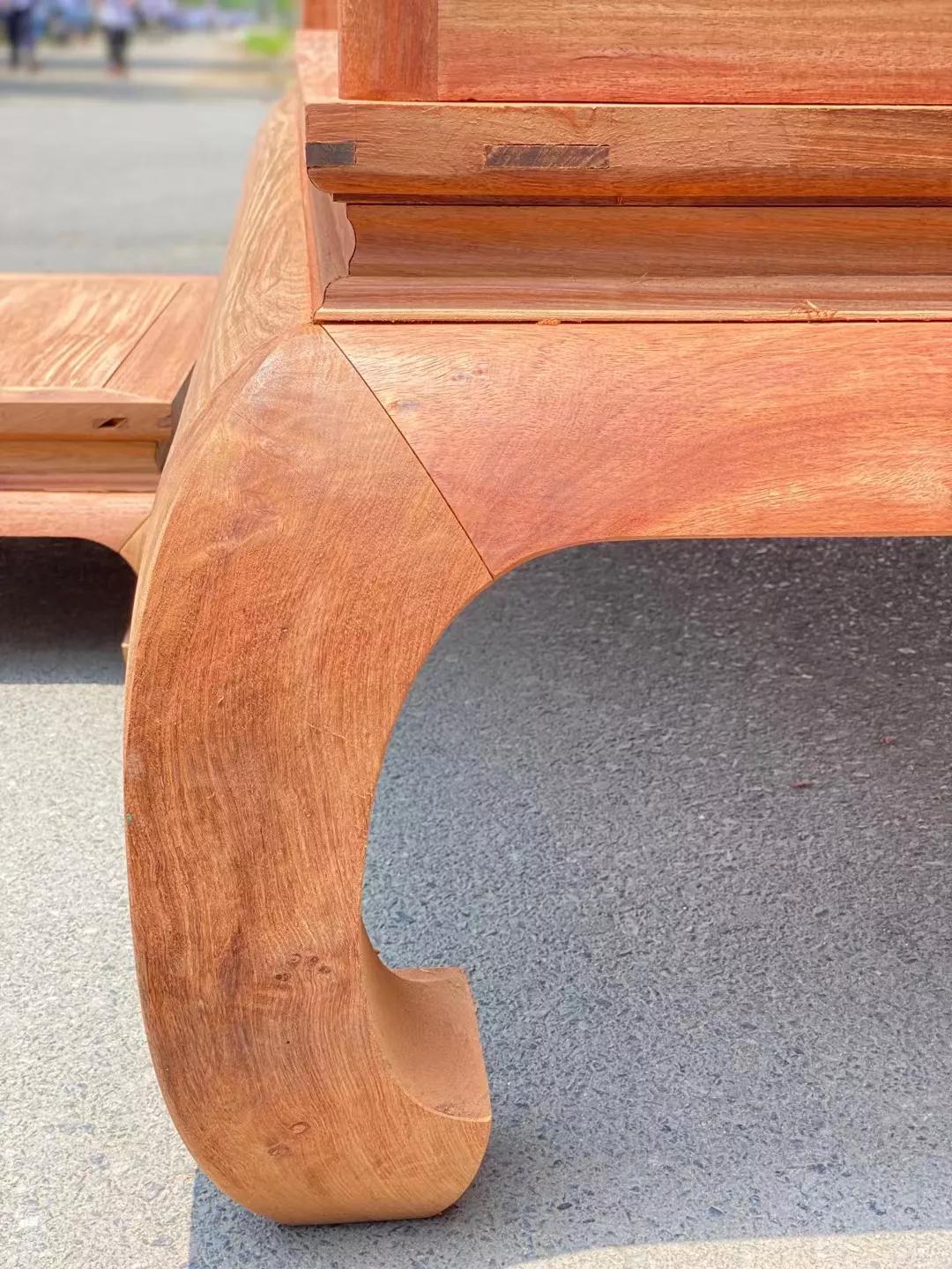 黑红料大果紫檀罗汉床,特殊纹理的大果紫檀罗汉床