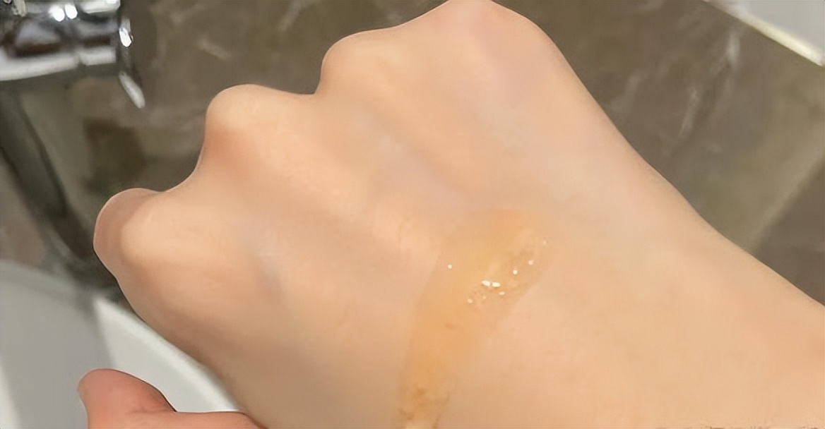 雅诗兰黛和兰蔻的精华怎么选,精华雅诗兰黛和兰蔻哪个更好用