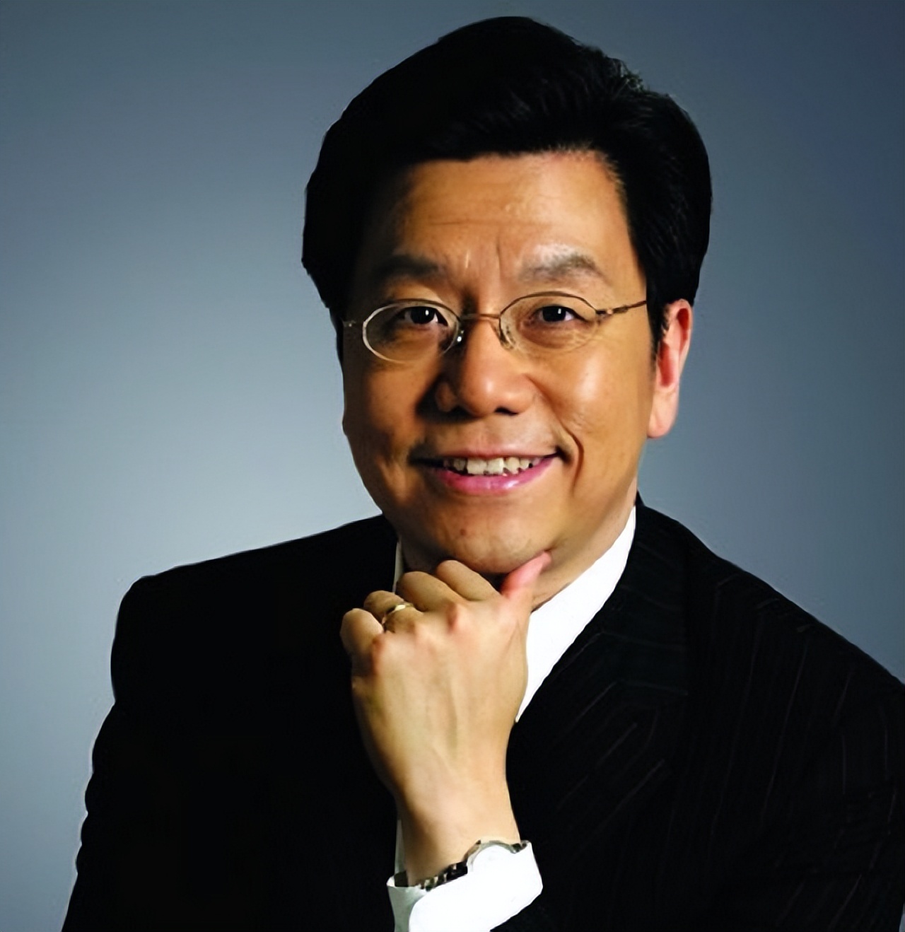 毅然拒绝美国，把864家公司带回祖国，只为告知世界：我是中国人