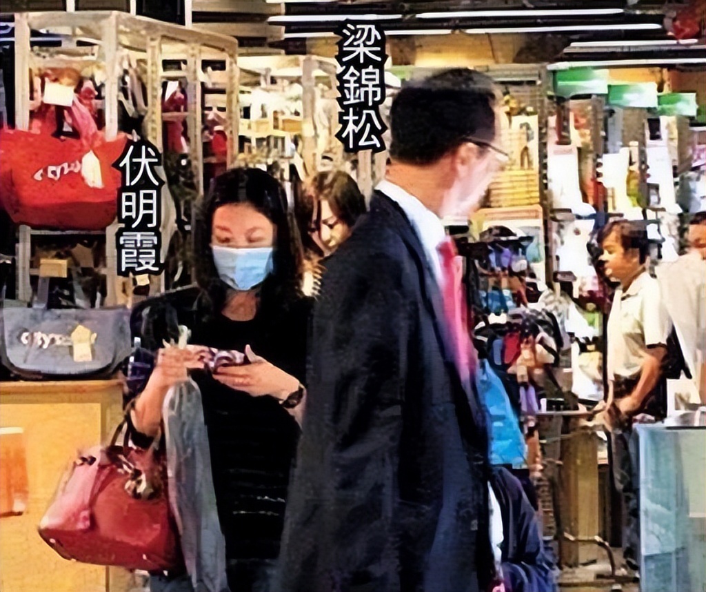 伏明霞结婚后在香港哪里生活,跳水运动员伏明霞婚姻现状