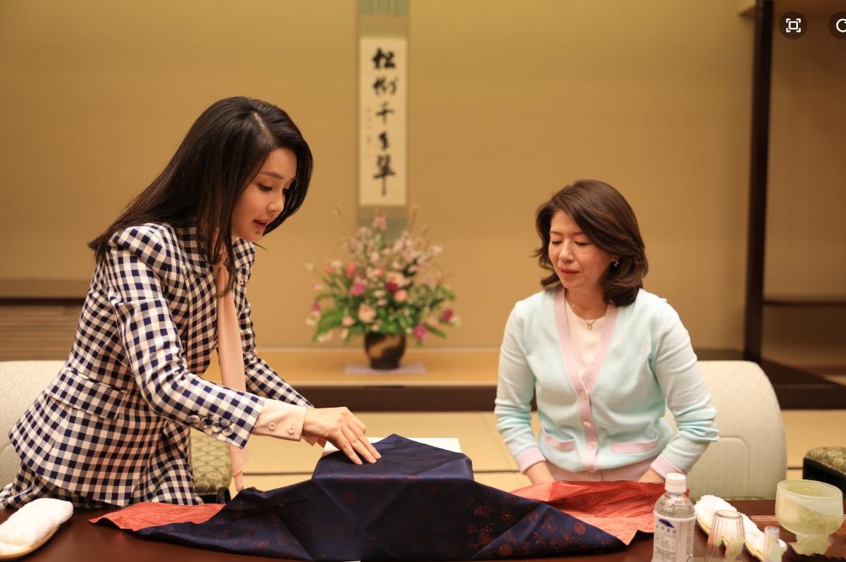 金建希与岸田裕子,岸田裕子穿和服照片