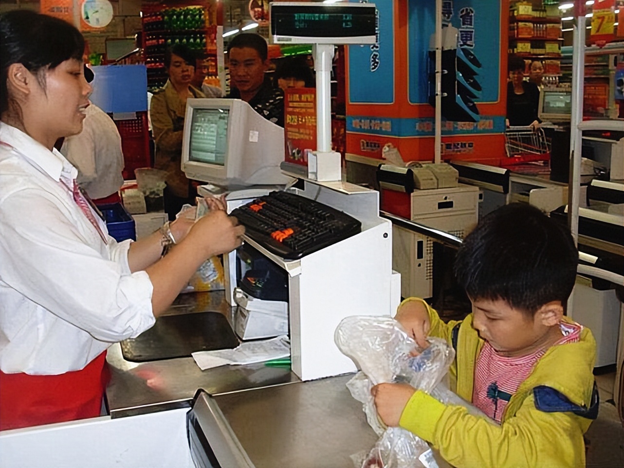 超市发现孩子偷东西是否告诉家长,孩子在超市偷东西被家长发现