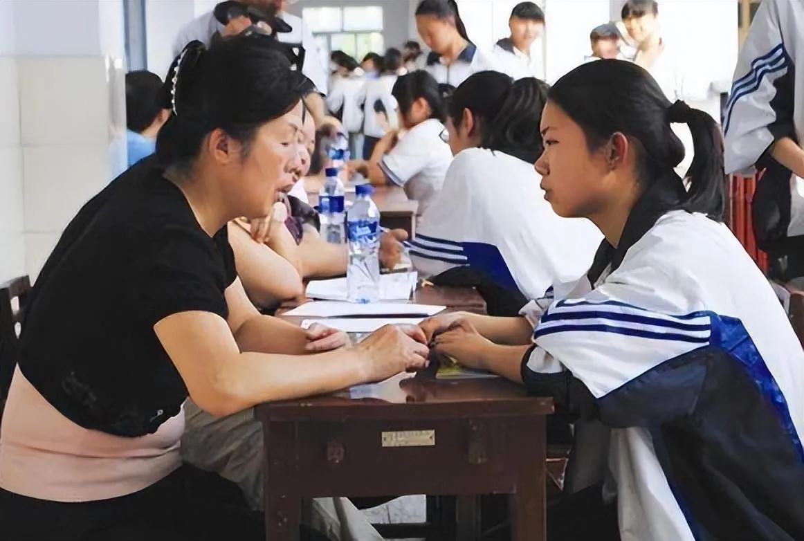 高二孩子成绩差到底要不要去陪读,读了个最差的高中还要陪读吗