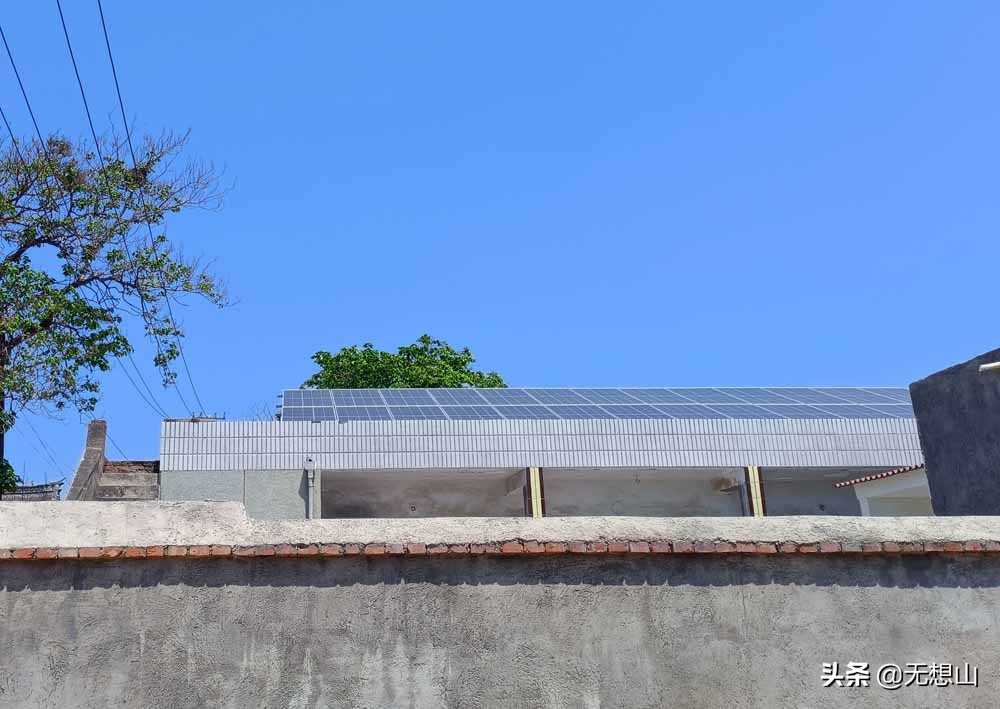 疫情宅家没收入焦虑,邻居建议房顶安太阳能发电挣钱,靠谱吗?