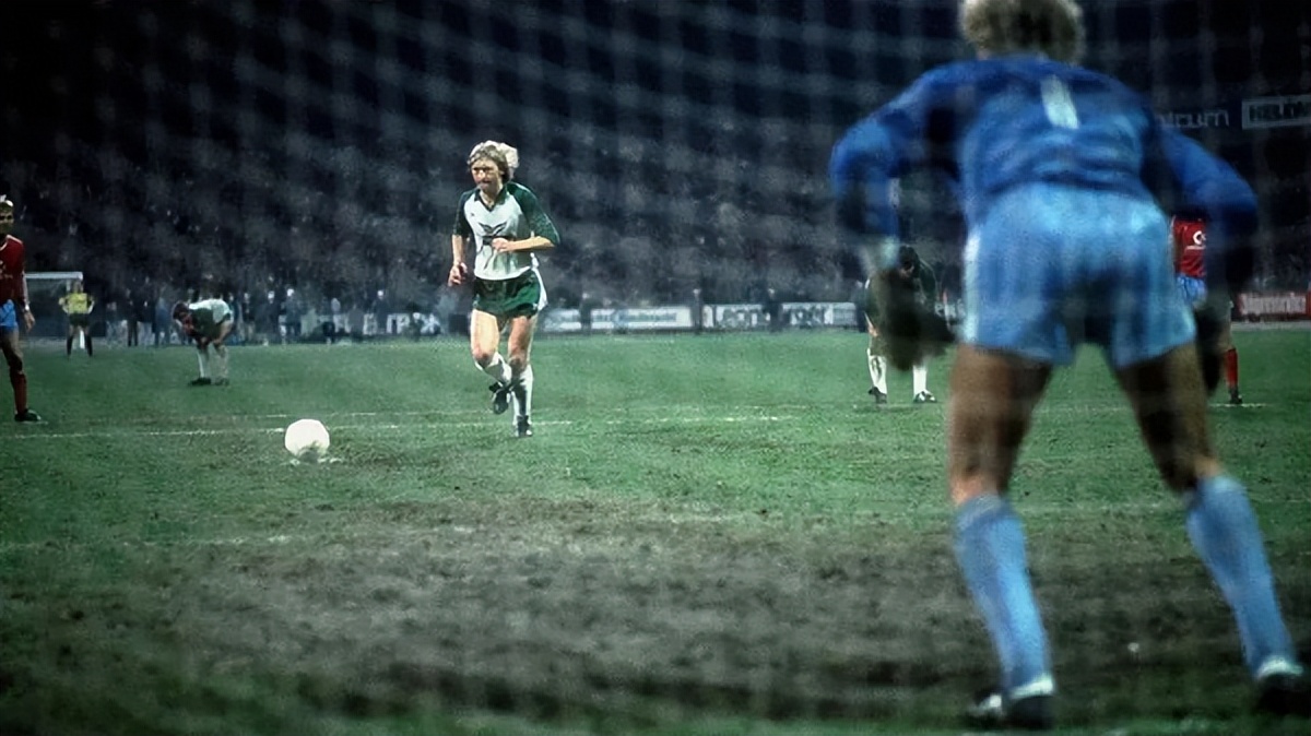 德甲拜仁3-2客胜多特继续领跑,率先破僵拜仁1-0领先多特